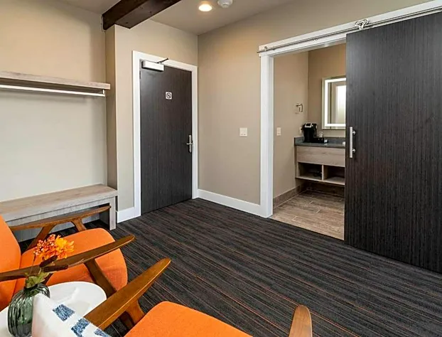 Ski Inn Taphouse Hotel hotel detail image 1