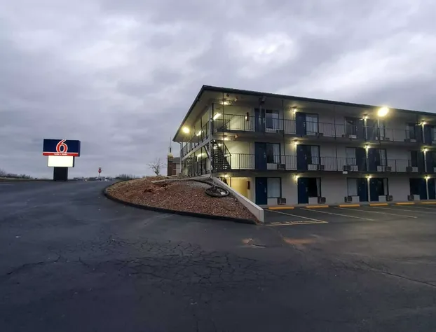 Studio 6 Branson West, MO Silver Dollar City hotel detail image 1