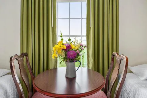 Top Floor Standard Suite Bay View hotel detail image 4