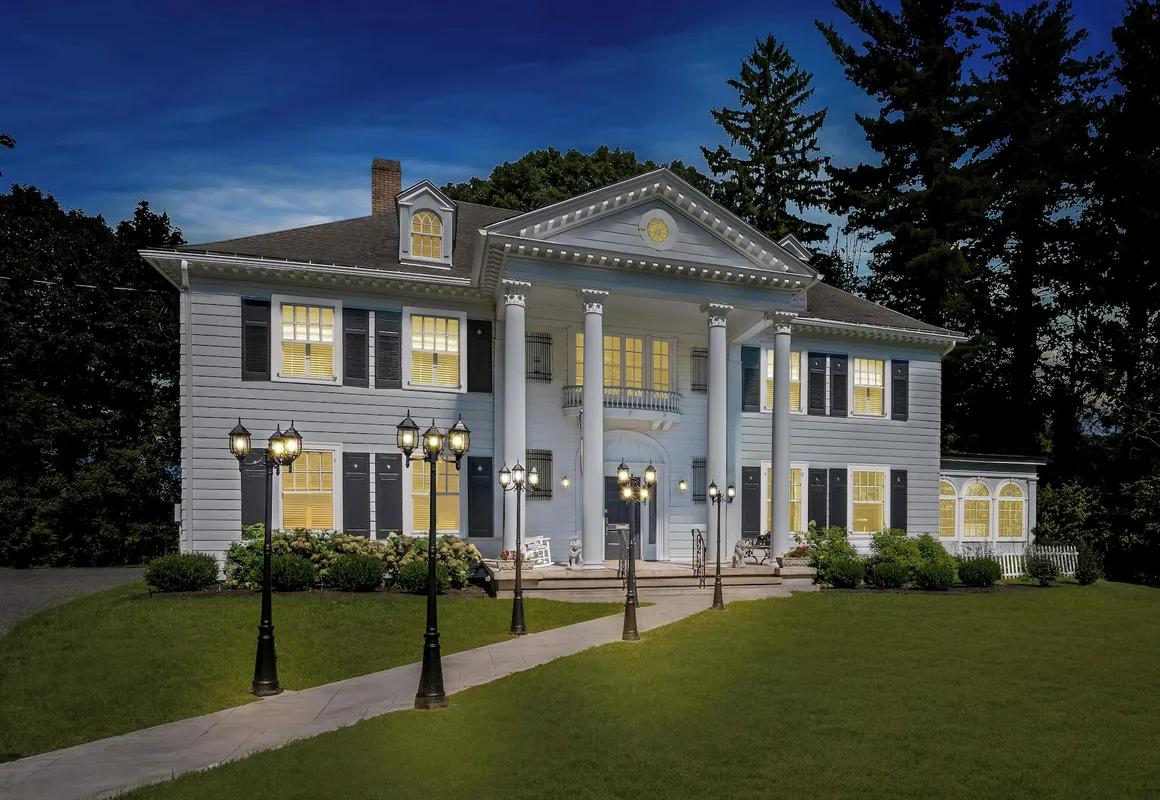 Benn Conger Inn hotel hero