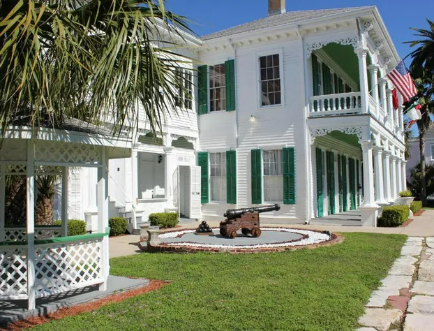 The George Manor hotel detail image 3