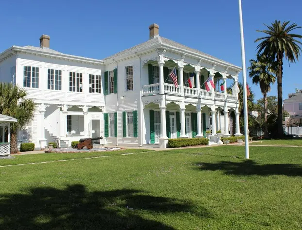 The George Manor hotel detail image 4