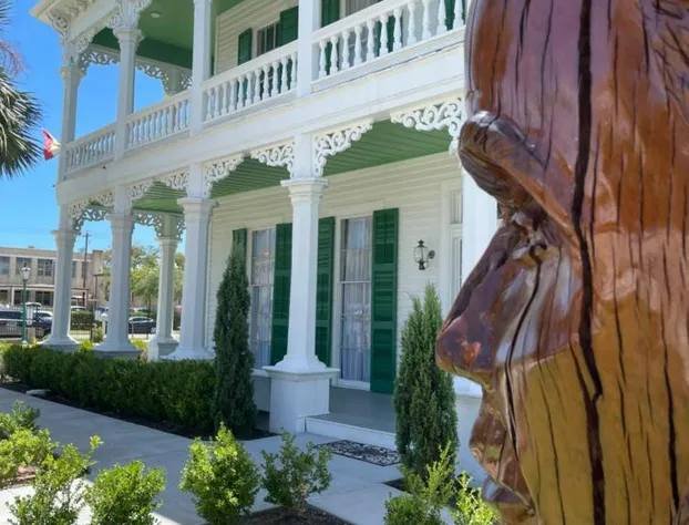 The George Manor hotel detail image 2