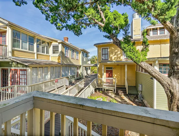 Golden Magnolia Marine hotel detail image 1