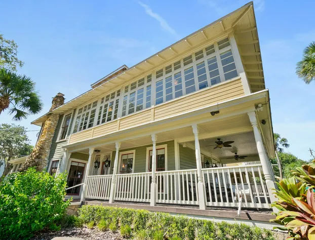 Golden Magnolia Marine hotel detail image 2