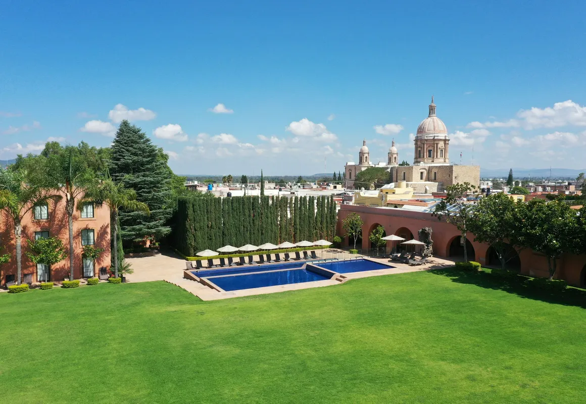 El Diezmo Hotel hotel hero