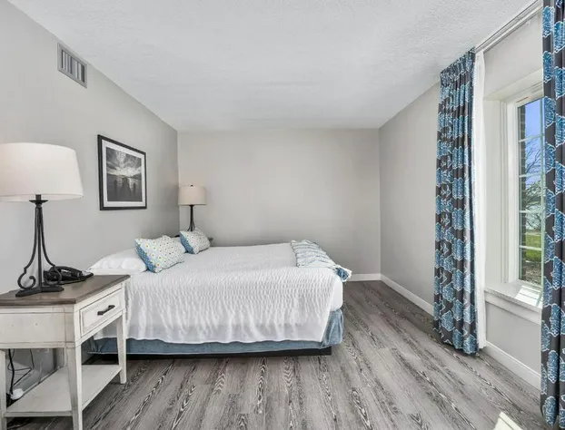 Second Floor Master Suite Bay View hotel detail image 1