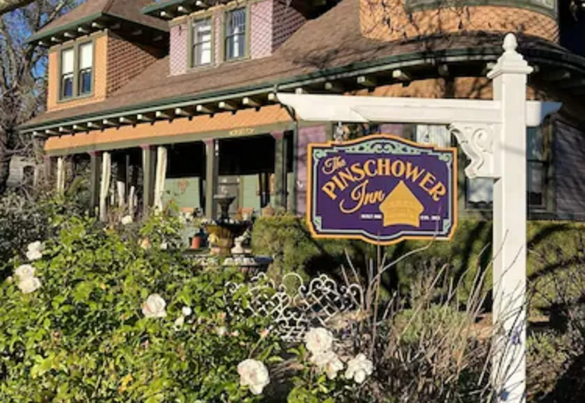 Pinschower Inn hotel hero