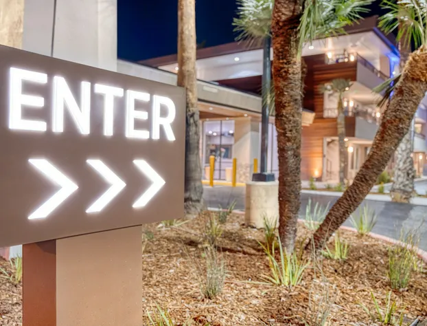 Studio 6 Suites – Stockton, CA – Waterfront hotel detail image 2