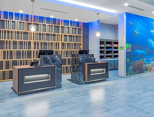 La Quinta Inn & Suites by Wyndham Galveston North at I-45 hotel detail image 4