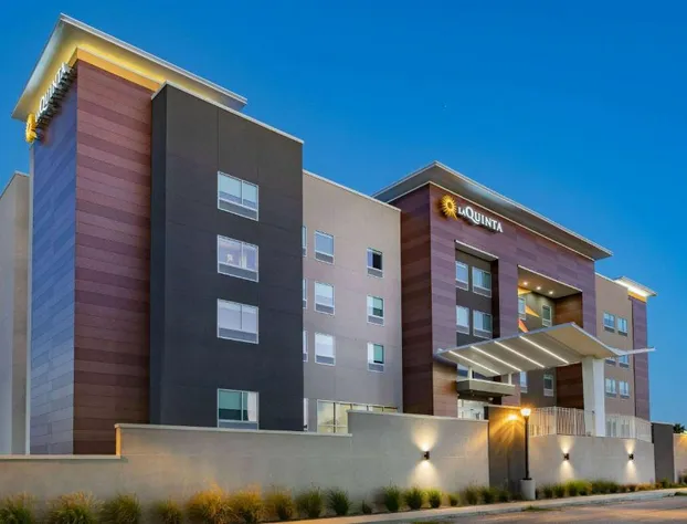 La Quinta Inn & Suites by Wyndham Galveston North at I-45 hotel detail image 2