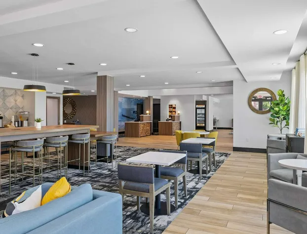 La Quinta Inn & Suites by Wyndham Santa Cruz hotel detail image 3