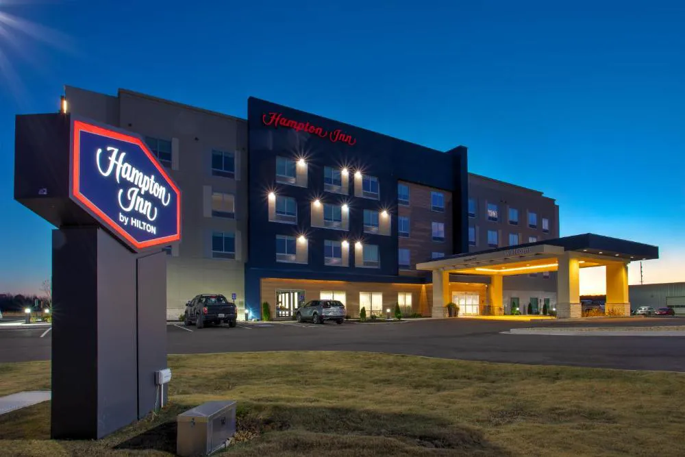 Hampton Inn By Hilton Paris hotel hero