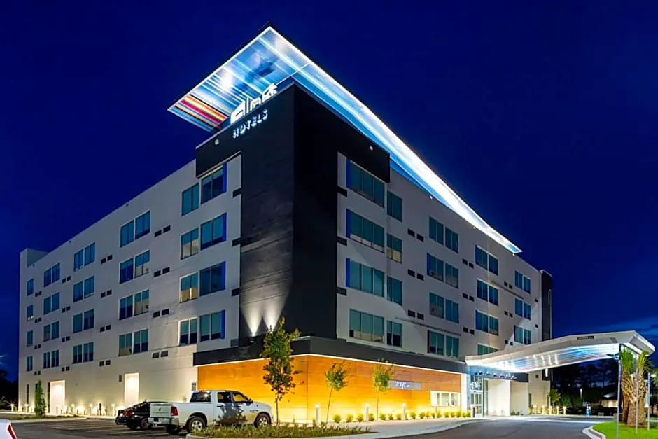 Aloft Savannah Airport hotel hero