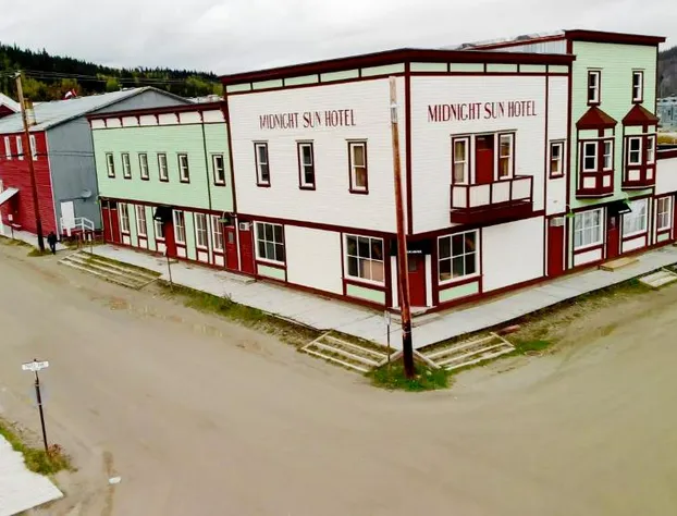 Midnight Sun, a Coast Hotel hotel detail image 1