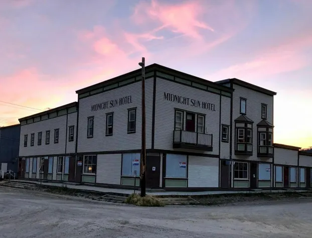 Midnight Sun, a Coast Hotel hotel detail image 2