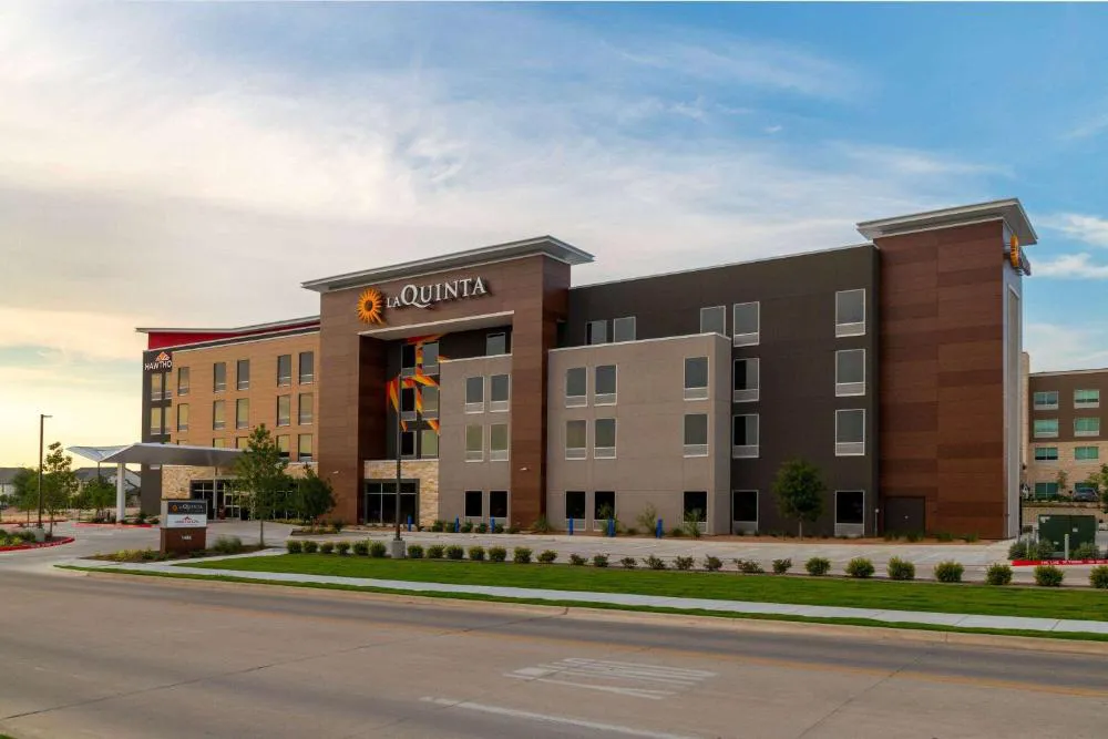 La Quinta Inn & Suites By Wyndham Pflugerville hotel hero