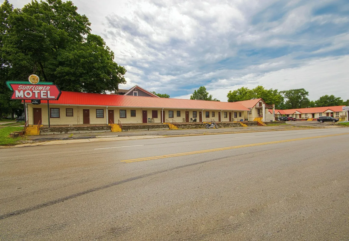 Sunflower Motel Hiawatha By OYO hotel hero