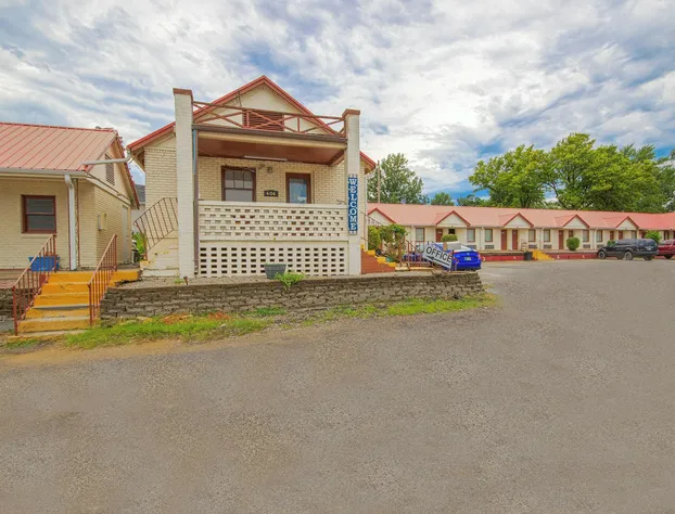 Sunflower Motel Hiawatha By OYO hotel detail image 2