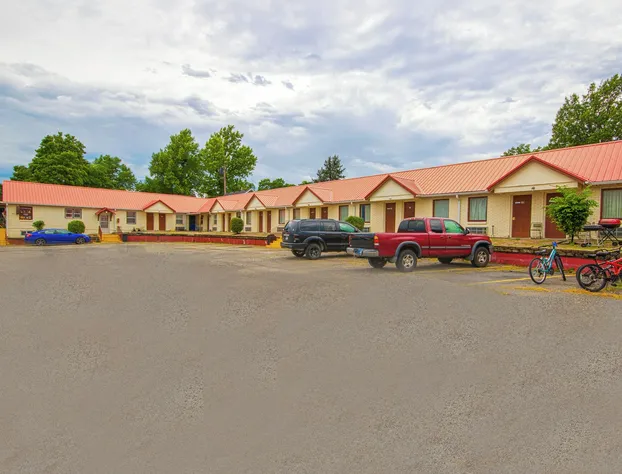 Sunflower Motel Hiawatha By OYO hotel detail image 3