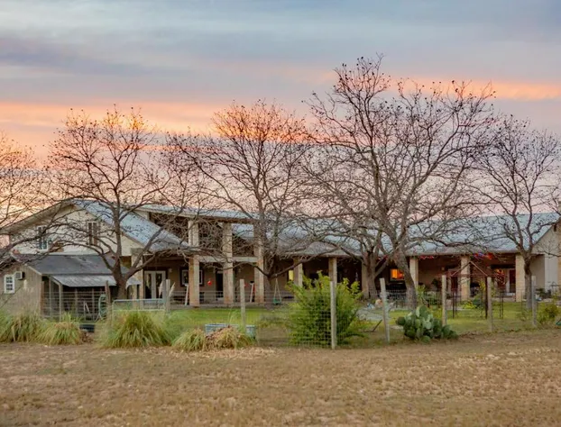 Seven Bluff Cabins hotel detail image 2