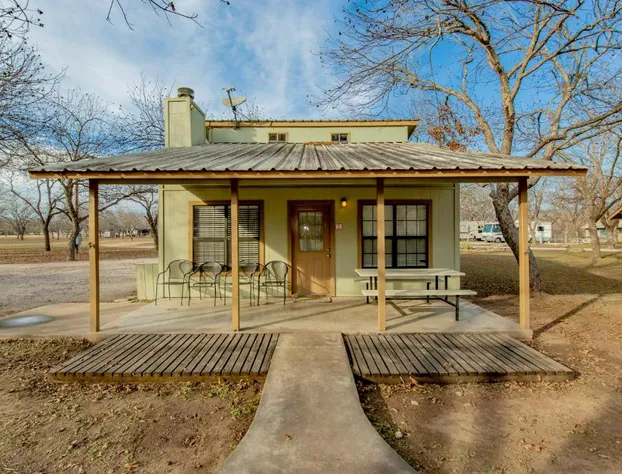 Seven Bluff Cabins hotel detail image 3