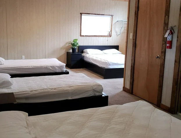 Seven Bluff Cabins hotel detail image 2