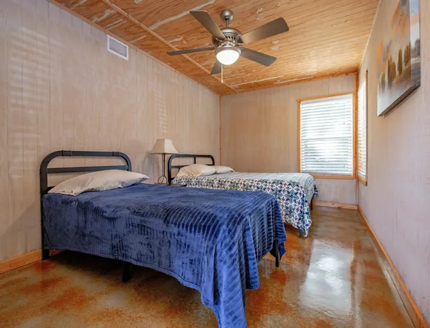 Seven Bluff Cabins hotel detail image 3