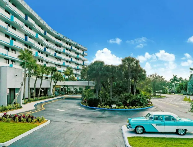 Chateau Mar Golf Resort, Trademark Collection by Wyndham hotel detail image 1