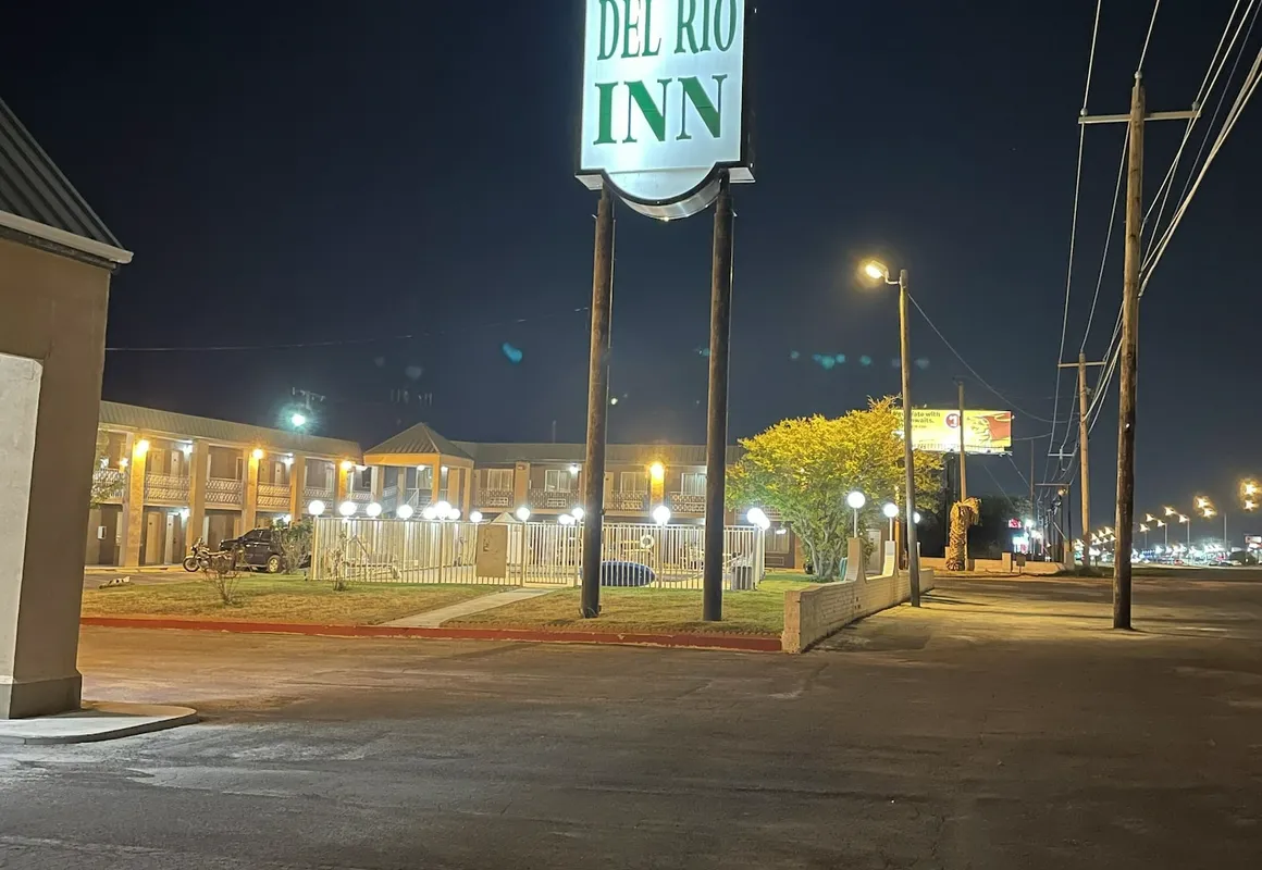 Del Rio Inn hotel hero