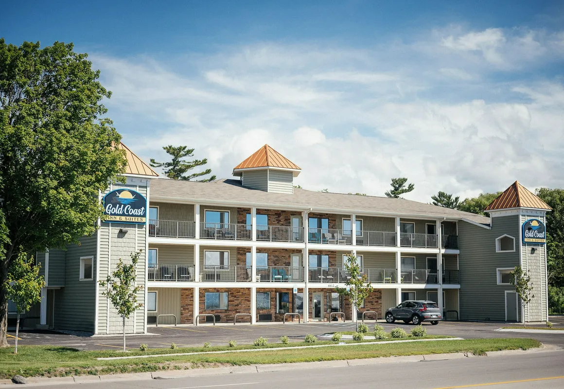 Kasa Gold Coast Inn Traverse City hotel hero