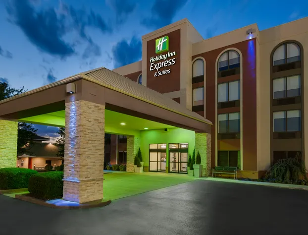 Holiday Inn Express Hotel & Suites Bentonville by IHG hotel detail image 2