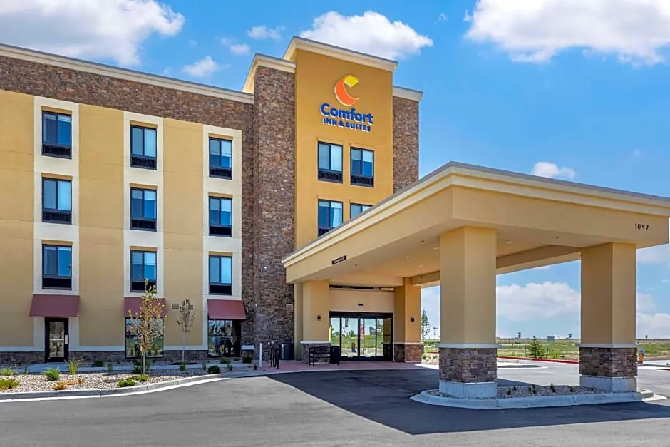 Comfort Inn & Suites Bennett hotel hero