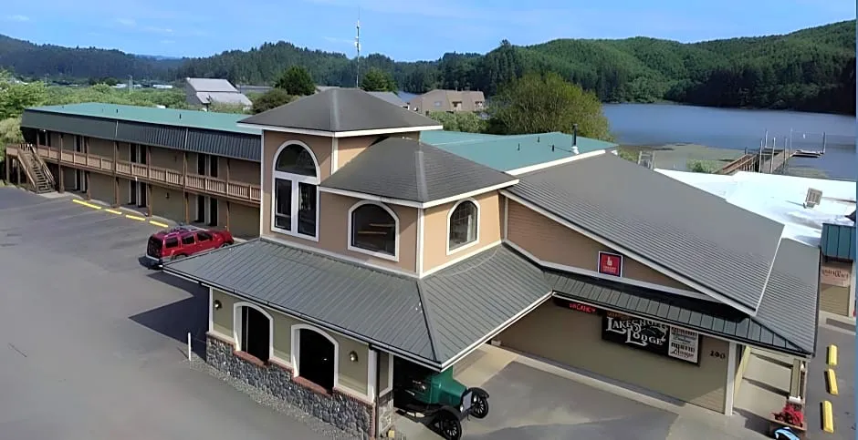 Lakeshore Lodge hotel hero