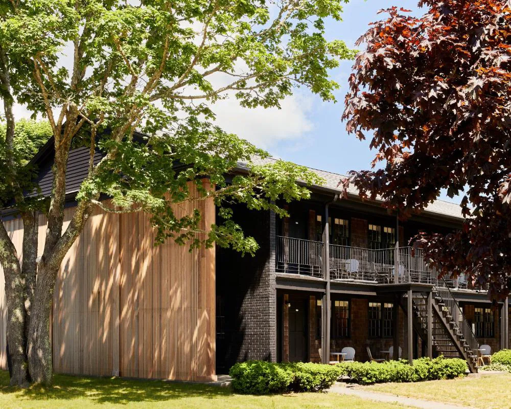 Bluebird Dennisport hotel hero