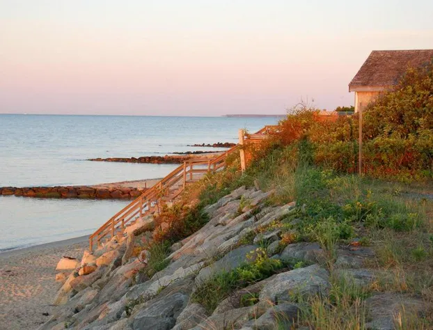 Bluebird Dennisport hotel detail image 1