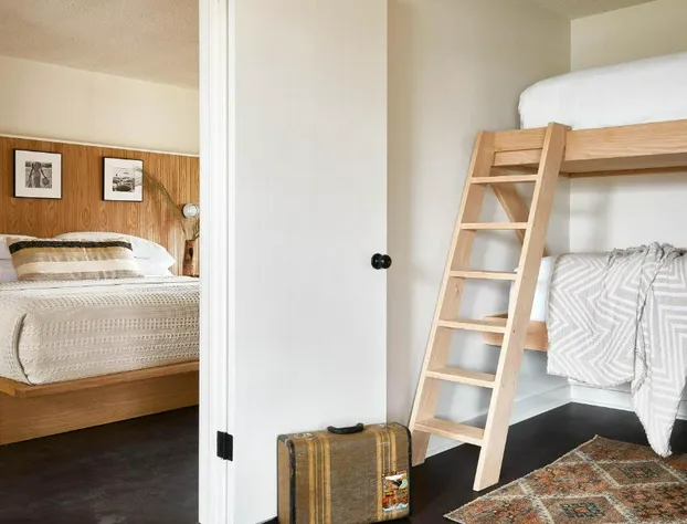 Bluebird Dennisport hotel detail image 2