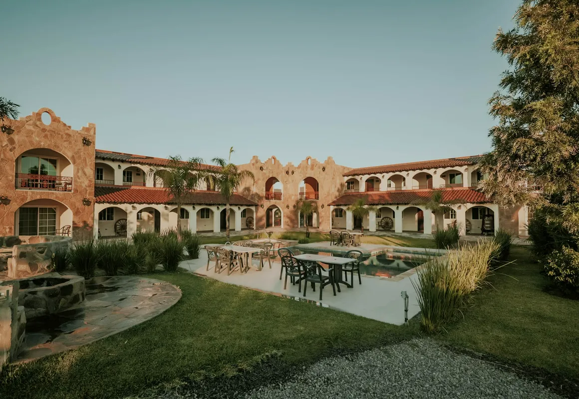 Hacienda Los Olivos hotel hero