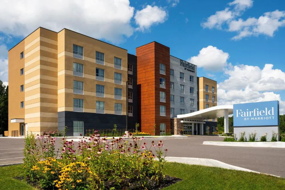 Fairfield Inn & Suites by Marriott North Bay hotel hero