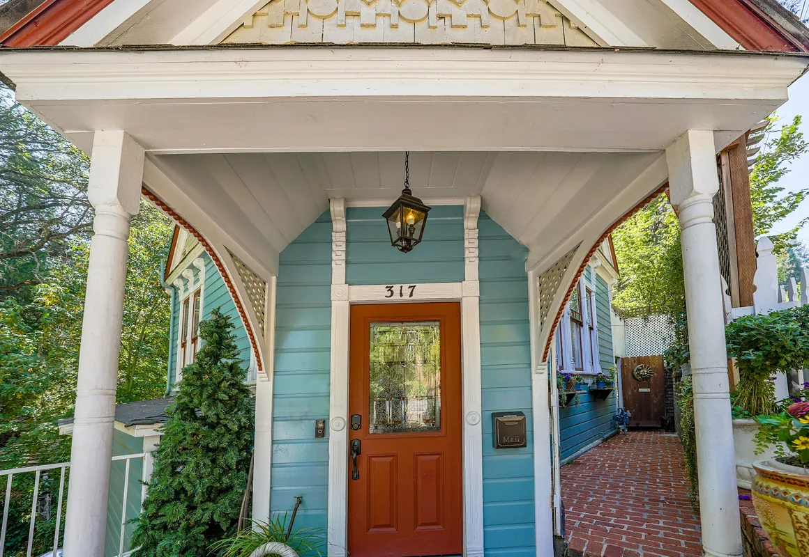 Flume's End hotel hero