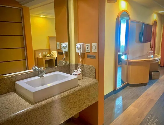 Hot Plaza del Rey | Love Hotel | Solo Adultos hotel detail image 4