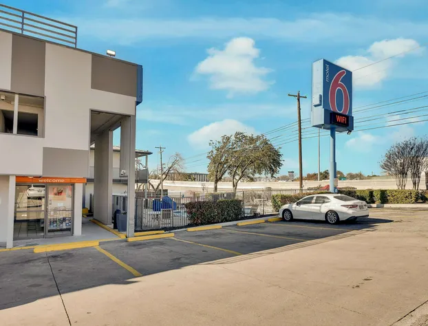 Motel 6 Austin, TX - Airport - South hotel detail image 1