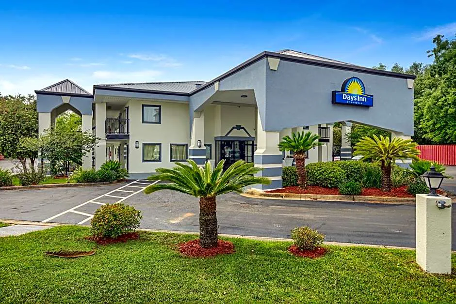 Days Inn by Wyndham Foley hotel hero