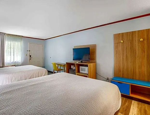 Days Inn by Wyndham Foley hotel detail image 4