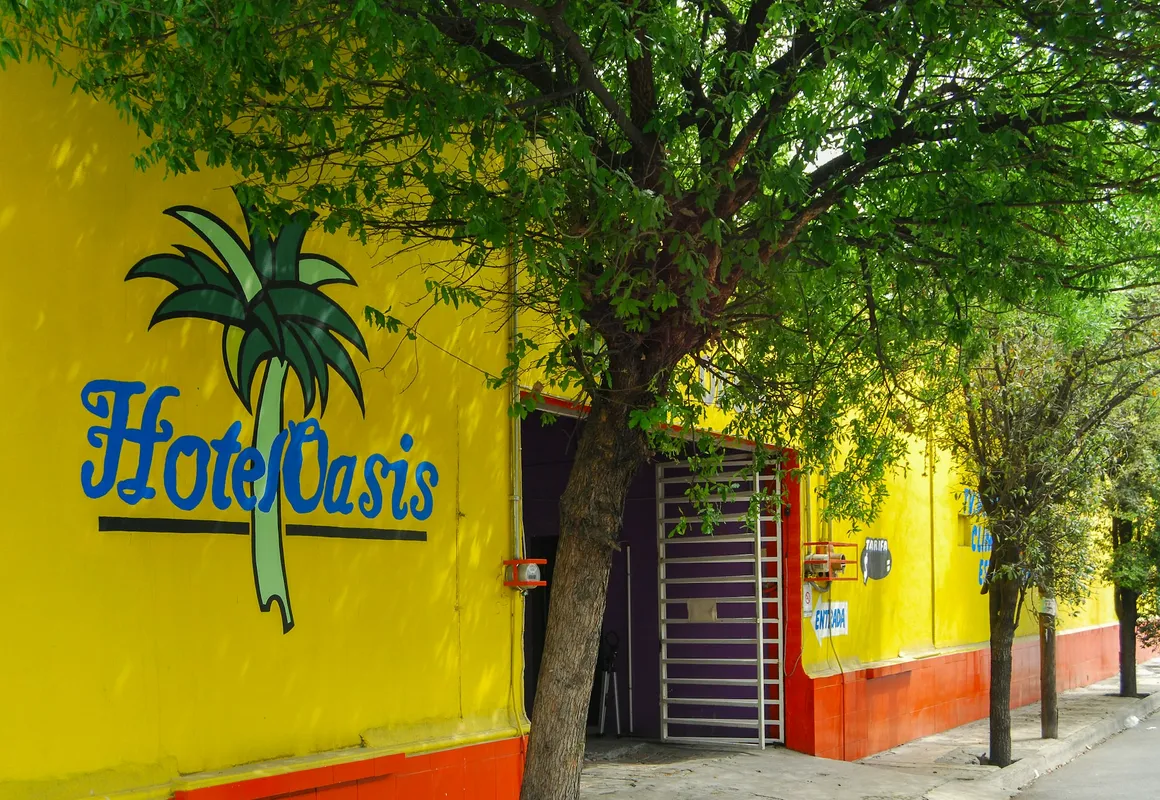 Hotel Oasis hotel hero