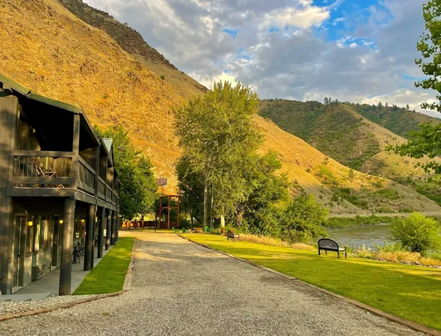 Steelhead Lodge hotel detail image 3