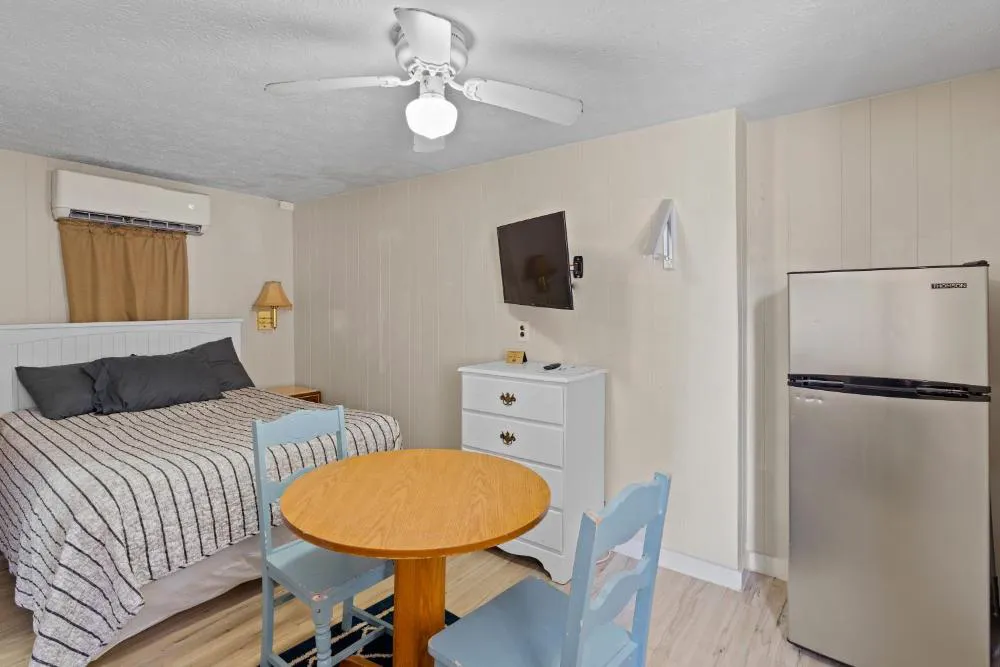 Beach Motel & Suites hotel hero