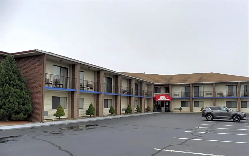 Red Roof Inn & Suites Newport – Middletown, RI hotel hero