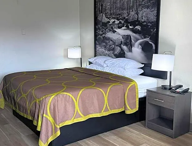 Super 8 By Wyndham Charleston WV hotel detail image 3