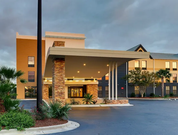 Fairfield Inn & Suites by Marriott Southport hotel detail image 1